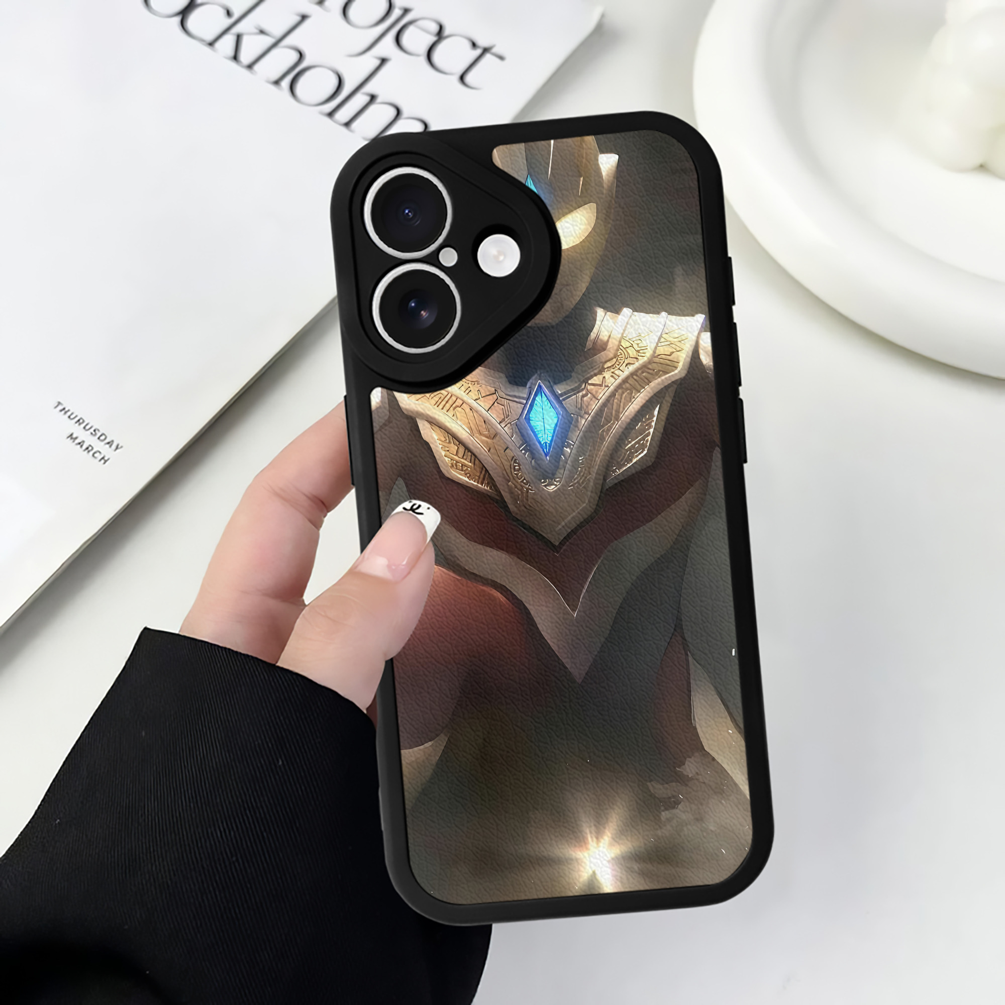 （画像用） ウルトラマン Ultraman 【iPhone 16シリーズ対応】シリコンスマホケース（レザー調） 材質：シリコン